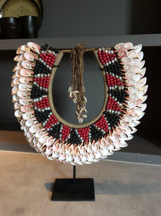 Decoratief ornament - Schelpenketting - Oceanië -, Antiek en Kunst, Kunst | Niet-Westerse kunst