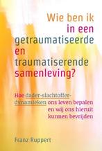 9789463160223 Wie ben ik in een getraumatiseerde en traum..., Boeken, Verzenden, Nieuw, Franz Ruppert