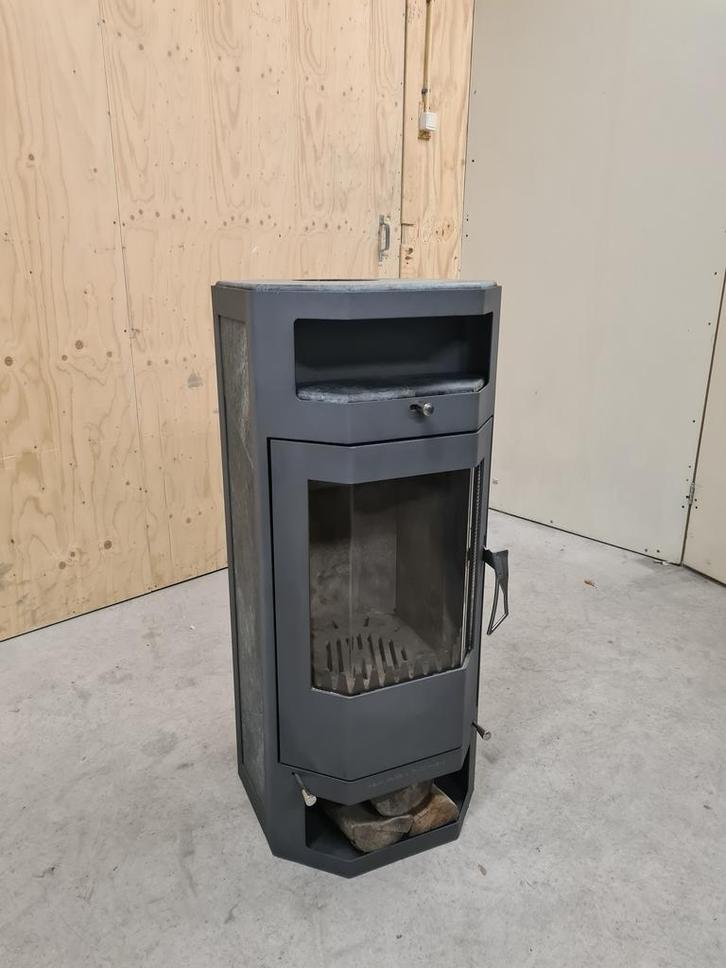 LEUKE SMALLE SPEKSTEEN HOUTKACHEL, Huis en Inrichting, Kachels, Houtkachel, Hout, Gebruikt, Vrijstaand, Ophalen