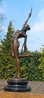 sculptuur, bronzen vrouw dansend aan een koord - 47 cm -, Antiek en Kunst