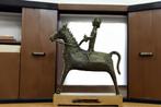 Handgemaakt Paard Rijden Beeldje | Metalen Pronkstuk |, Antiek en Kunst, Verzenden, Brons