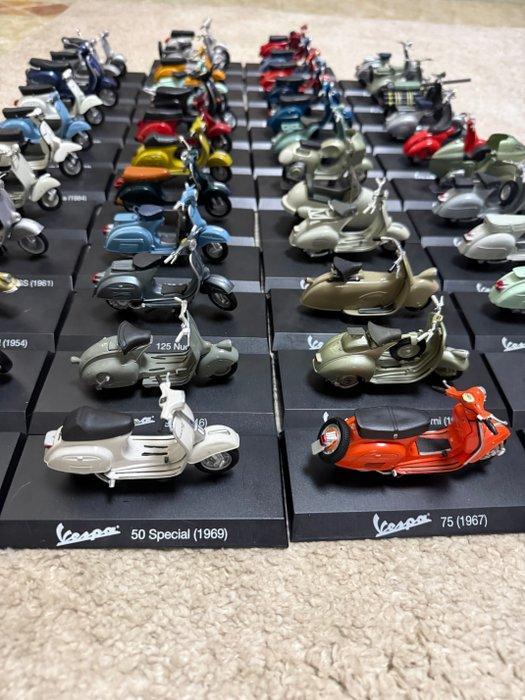 vespa - Model motorfiets (46), Hobby en Vrije tijd, Modelauto's | 1:5 tot 1:12