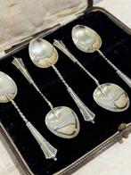 A set of five silver spoons , cased, William Davenport ,, Antiek en Kunst