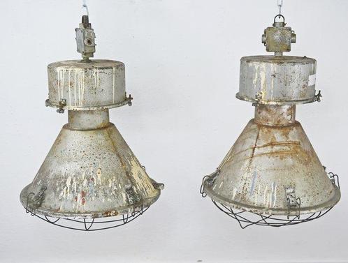 Mesko - Plafondlamp - Metaal - Twee Poolse industriële, Antiek en Kunst, Antiek | Lampen