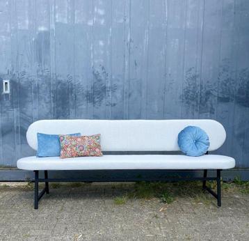 Eetkamer bank stof of leer wandbank met metalen frame beschikbaar voor biedingen