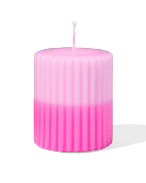 HEMA Stompkaars Ø7x8cm ribbel lichtroze-felroze, Huis en Inrichting, Woonaccessoires | Kandelaars en Kaarsen, Nieuw, Verzenden