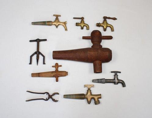 Wijnaccessoire (9) - Hout, Koper, Metaal - set kranen voor, Antiek en Kunst, Antiek | Wandborden en Tegels
