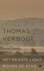 Het eerste licht boven de stad 9789023485230 Thomas Verbogt, Verzenden, Zo goed als nieuw, Thomas Verbogt