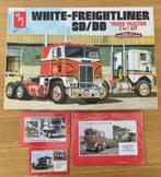 AMT 1046 White-Freightliner SD/DD 1:25 + 3 CTM PE Detail, Hobby en Vrije tijd, Modelbouw | Auto's en Voertuigen, Verzenden, Nieuw