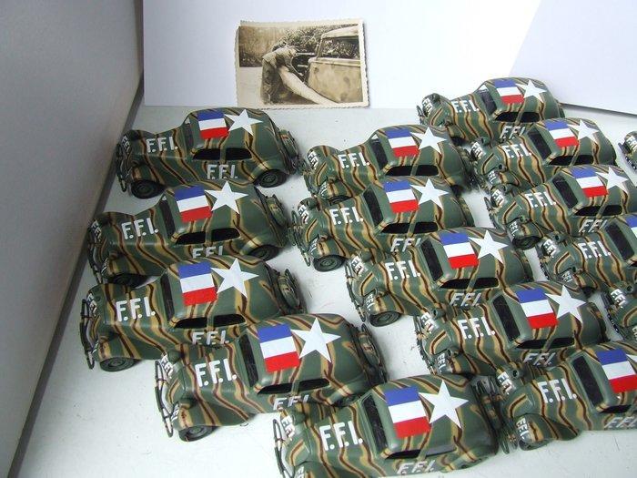 1:43 - Model militair voertuig (24) - 23x Citroen FFI,, Kinderen en Baby's, Speelgoed | Overig