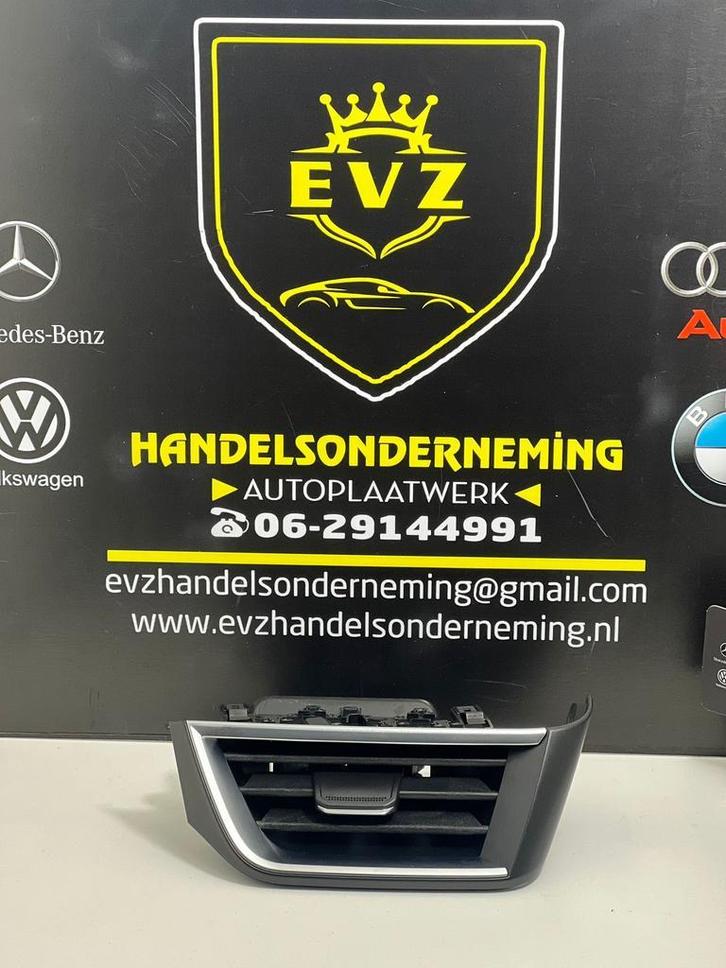 Renault Clio luchtrooster dashboard bj.2021 art.687608207R, Auto-onderdelen, Dashboard en Schakelaars, Gebruikt, Renault