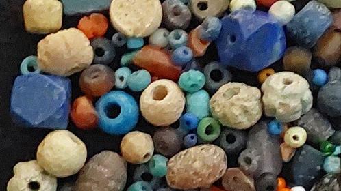 Oud Egyptisch naar Romeins Glas meer dan 100 antieke kralen, Sieraden, Tassen en Uiterlijk, Antieke sieraden