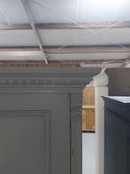 Landelijke klassieke kast, tweedeurskast,linnenkast, legkast