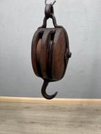 Antieke houten scheepskatrol met smeedijzeren haak -, Antiek en Kunst