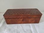 Doos - met handschoenen marqueterie in hout - Hout, Antiek en Kunst