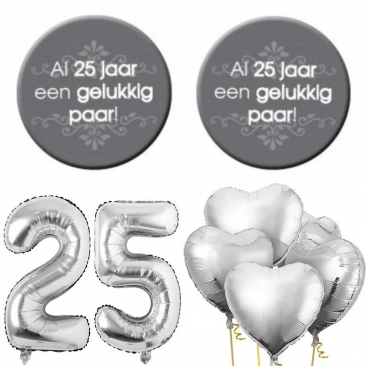 25-jarig jubileum set met buttons en folie ballonnen, Hobby en Vrije tijd, Feestartikelen, Geboorte of Huwelijk, Nieuw, Versiering
