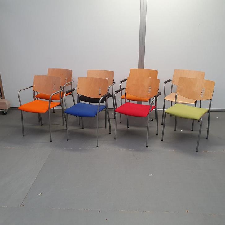 Ahrend houten stoel - diverse kleuren stof (alleen per set), Huis en Inrichting, Stoelen, Ophalen of Verzenden