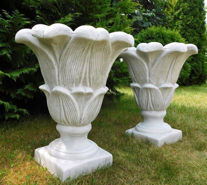 Bloempot - Concrete - Een paar grote witte tuinpotten, Antiek en Kunst, Curiosa en Brocante