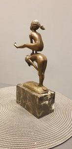 Beeld, Milo - Playing gymnastics girls - 29 cm - Gepatineerd