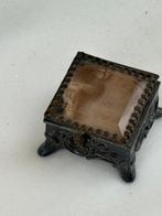 Frankrijk: sieradendoosje van tombac en geslepen glas -, Antiek en Kunst