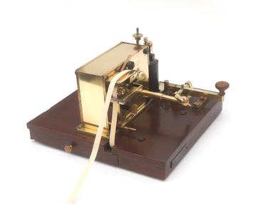 Een messing morse apparaat, Georg H. Achilles, 19e eeuw beschikbaar voor biedingen