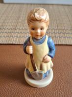 Goebel - Figuur - 1)Meisje met princes pop 2)ere student 3)2