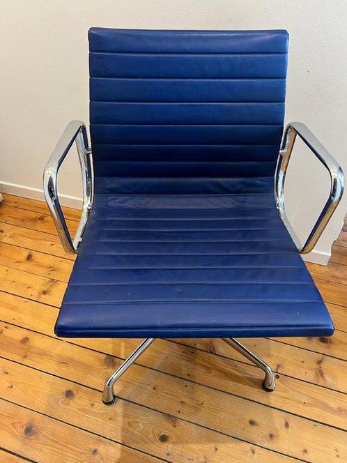 Vitra - Charles & Ray Eames - Bureaustoel - EA108 -, Antiek en Kunst, Antiek | Meubels | Stoelen en Banken