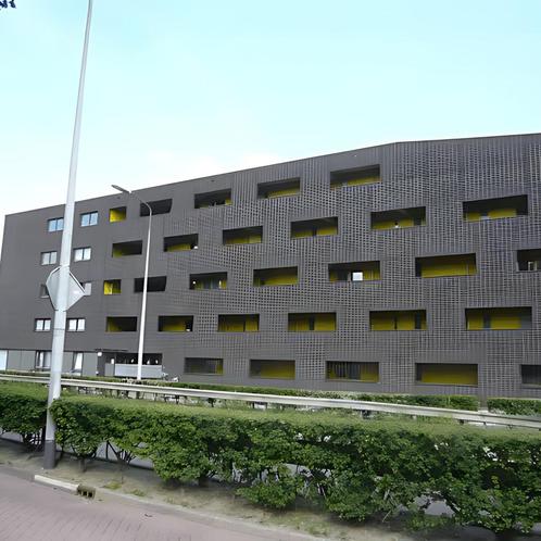 Ruim appartement met balkon en parkeerplaats, Huizen en Kamers, Huizen te huur, Direct bij eigenaar, Appartement