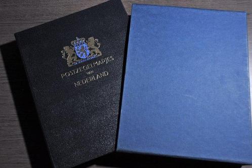 Nederland - Flinke doos vol met 100-den Postzegelmapjes in, Postzegels en Munten, Postzegels | Nederland