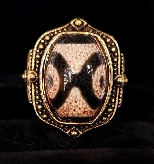 Ring – De Drie Schatten van het Boeddhisme – dZi met 3 Ogen, Antiek en Kunst, Antiek | Boeken en Bijbels