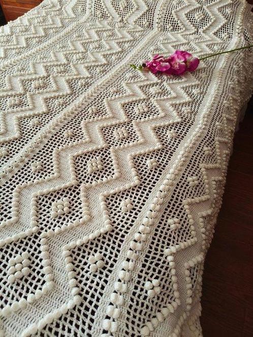 Geen reservering - Bedsprei - 240 cm - 240 cm - Enorm, Antiek en Kunst, Antiek | Kleden en Textiel