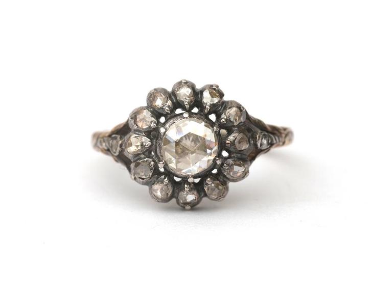 Een 14 krt. geelgouden rozetring met diamant, Sieraden, Tassen en Uiterlijk, Ringen, Gebruikt