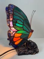Lamp - Betoverende Tiffany Vlinderlamp: Elegante Decoratie, Antiek en Kunst