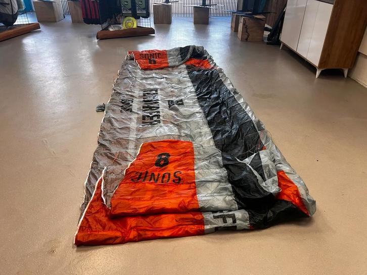 Flysurfer Sonic 4 8m - ZGAN, Watersport en Boten, Kitesurfen, Zo goed als nieuw, Ophalen of Verzenden