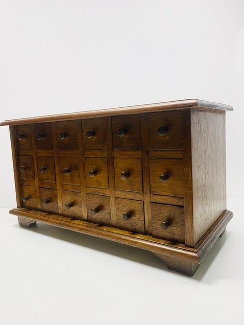 Kist - Hout - 18 laden apothekerskast, Antiek en Kunst, Kunst | Designobjecten