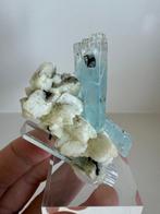 aquamarijn Kristallen op matrix - Hoogte: 6.5 cm - Breedte:, Verzamelen, Mineralen en Fossielen