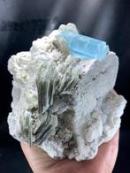 aquamarijn Exemplaar - Hoogte: 104 mm - Breedte: 114 mm- 1.2, Verzamelen, Mineralen en Fossielen