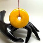 Grote Baltische barnsteenhanger in donutvorm, amulet, 57 mm,, Nieuw