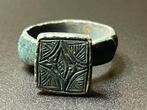 Middeleeuwen, kruisvaardersperiode Brons Symbolische ring, Antiek en Kunst