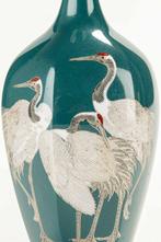 Vaas - Emaille, Een cloisonné-vaas met drie Manchuriaanse