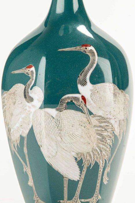 Vaas - Emaille, Een cloisonné-vaas met drie Manchuriaanse, Antiek en Kunst, Antiek | Overige Antiek