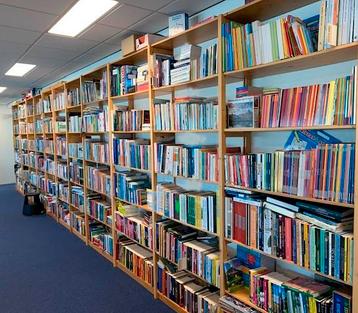 Lundia boekenkast zijstuk schappen planken bezorging