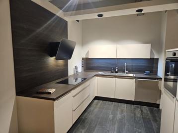 Nolte Showroom Keuken SALE – Sahara-Feel incl. Apparatuur beschikbaar voor biedingen