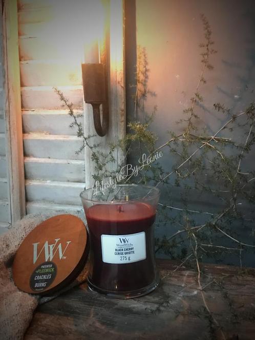 WoodWick Black cherry medium, Huis en Inrichting, Woonaccessoires | Kandelaars en Kaarsen, Nieuw, Ophalen of Verzenden