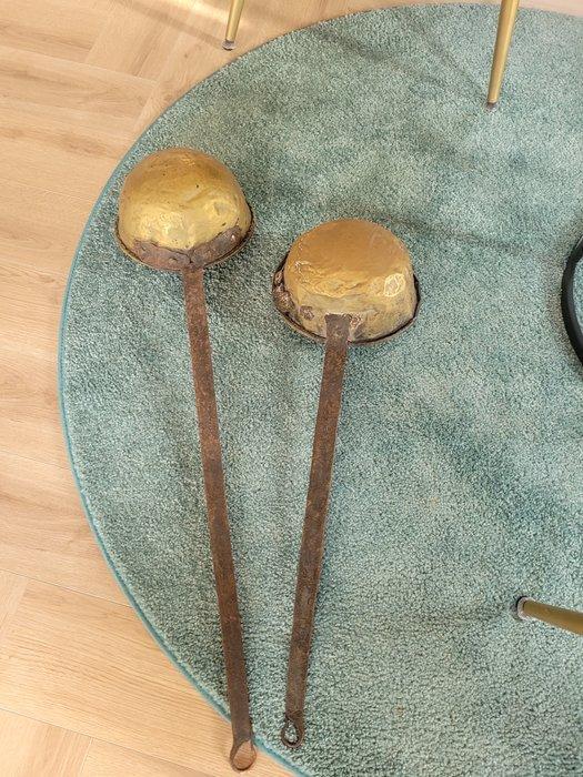Pot (2) - Smeedijzer - 2 koperen steelpannen, Antiek en Kunst, Antiek | Glas en Kristal