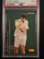 2003 Netpro - Rafael Nadal #77 - Rookie Card PSA 9 - 1, Verzamelen, Stickers, Nieuw