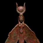 Oud-Egyptisch Brons Vleugelde Godin Isis. Late Periode, 664