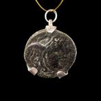 Oud-Grieks Medaille met oud-Griekse munt met Medusa