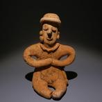 Colima, westkust van Mexico Terracotta Zittend figuur. 9,5