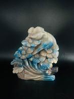 Trolleite snijwerk Vogels rusten tussen de bloesems |